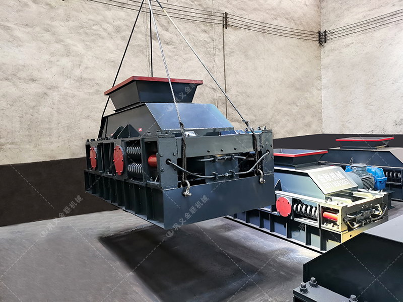 1000x700中型半自動液壓對輥破碎機(jī)發(fā)貨圖片